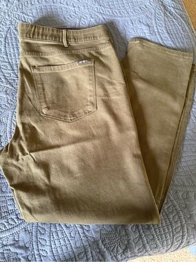Eddie Bauer Slightly Curvy Slim Straight-Leg Pants in Olive 20w